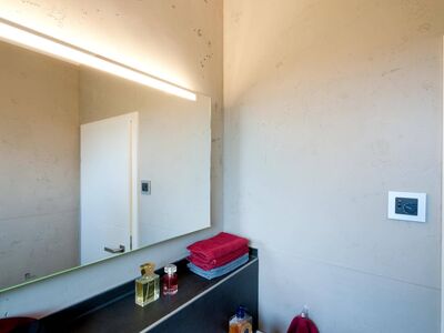 Fugenlose Oberfläche im ganzen Bad in Betonoptik