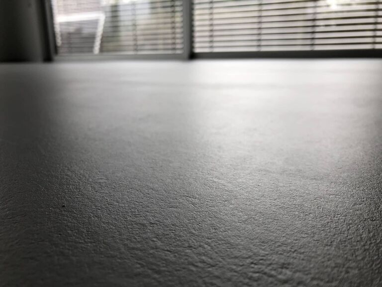 Boden: Fugenlose Bodengestaltung mit natürlichen Materialien | Flächenpurist